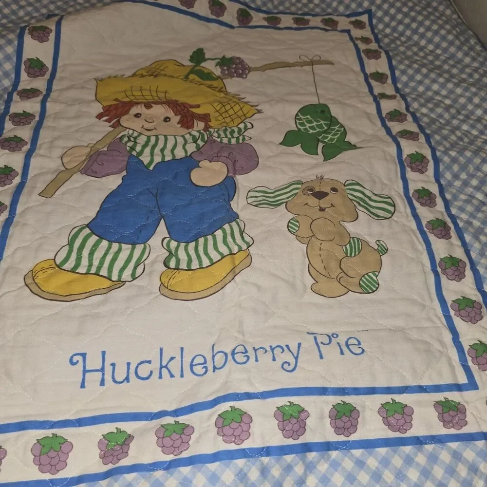 Vtg Huckleberry Pie Strawberry Shortcake Handmade Baby Quilt Blanket 33x42 #219